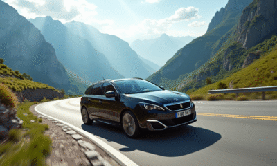 Peugeot 308 GT en virage sur route de montagne en plein jour